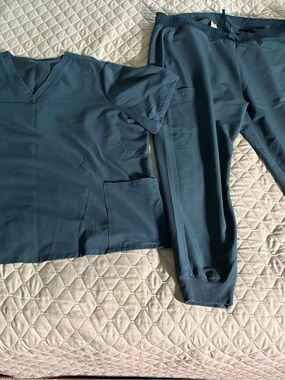 Mandala scrubs set 4X V neck collar top, 3X high waisted joggers